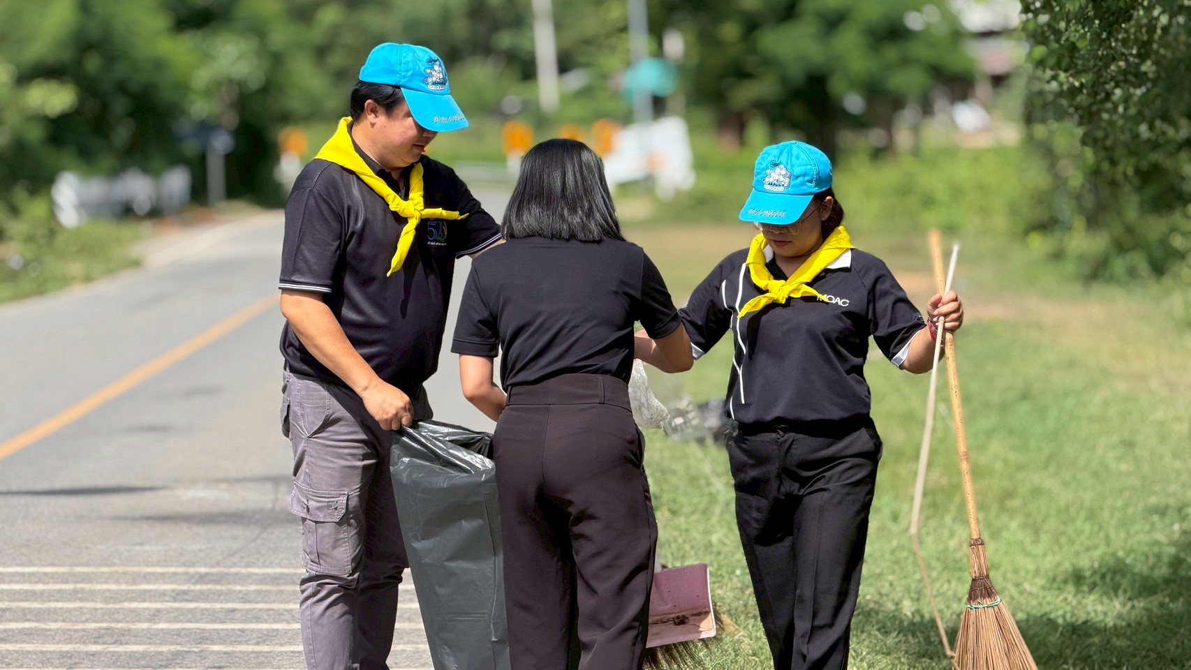 title - ส.ป.ก.แพร่ จัดกิจกรรมจิตอาสาบำเพ็ญสาธารณประโยชน์ และบำเพ็ญสาธารณกุศลเฉลิมพระเกียรติเนื่องในโอกาส พระราชพิธีมหามงคลเฉลิมพระชนมพรรษา ๔ รอบ  สมเด็จพระนางเจ้าฯ พระบรมราชินี 